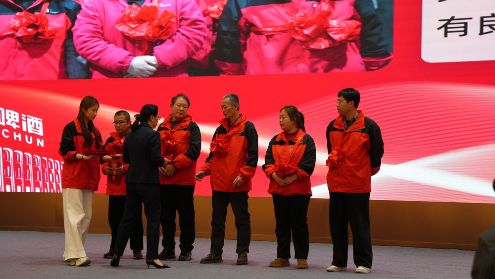 2024阳春啤酒事情总结及表扬大会顺遂举行 - 啤酒代工厂_啤酒厂_啤酒定制_啤酒生产厂家_山东阳春啤酒有限公司